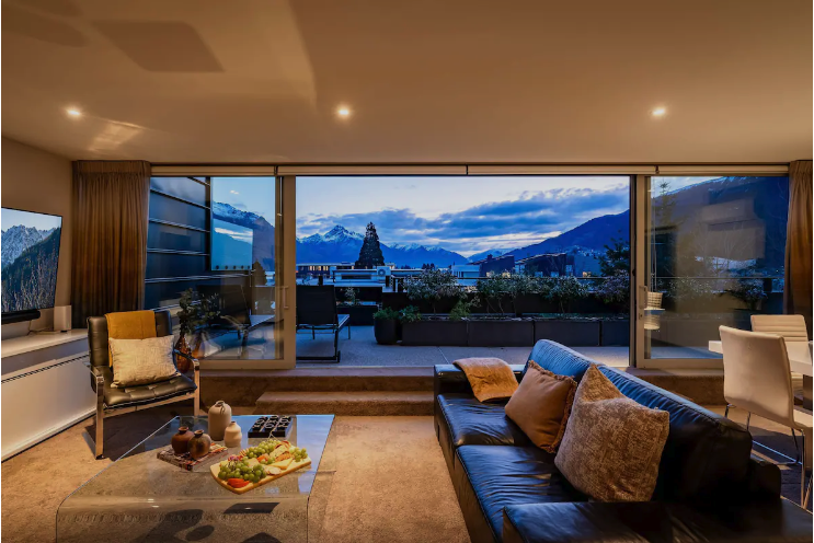 Accommodation luxury in Queenstown Peak Views Penthouse